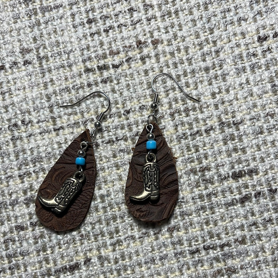 Earrings w/ cowboy boots charm