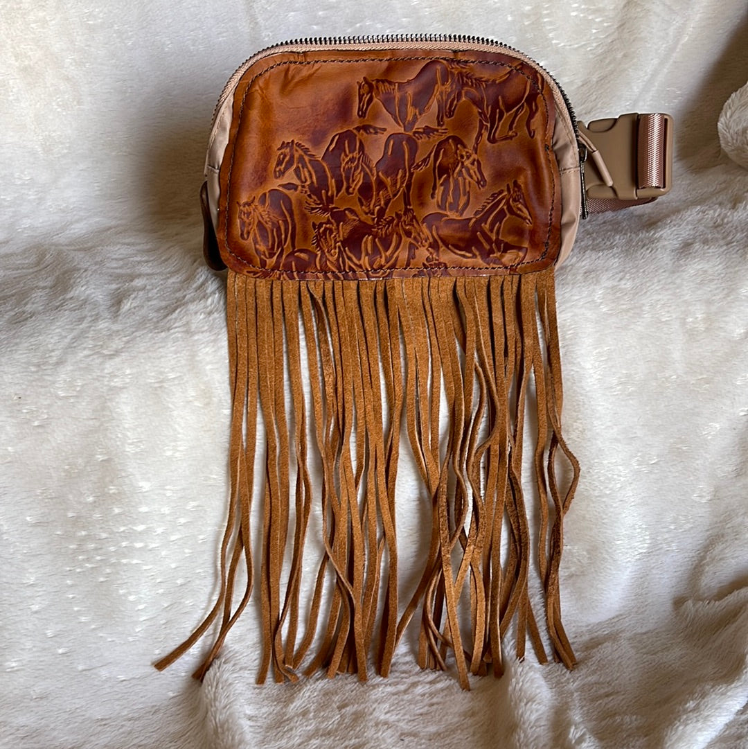 Running horse belt bag w/ fringe