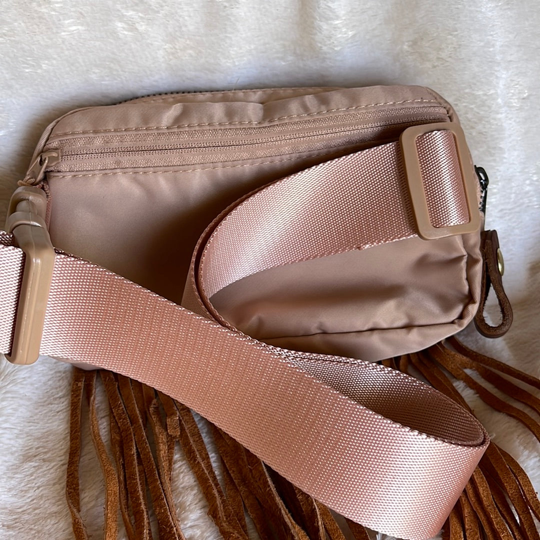 Running horse belt bag w/ fringe